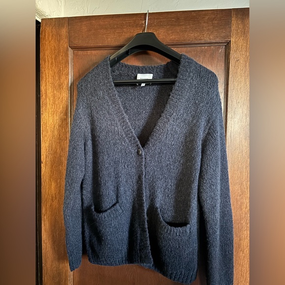 Reformation Lue
Boyfriend Cardigan Blue -
Size S - Picture 7 of 10
